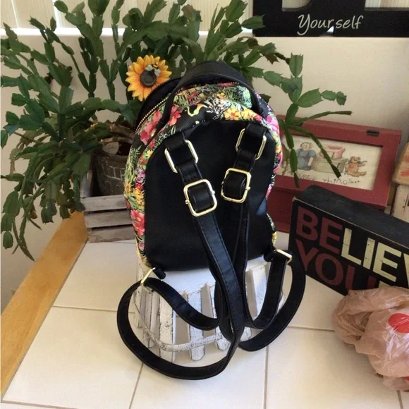 ‘Betsey Johnson’ Floral Puppy Mini Backpack NWOT - Picture 4 of 7